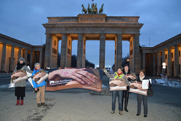Kampagnenunterstuetzer am Brandenburger Tor